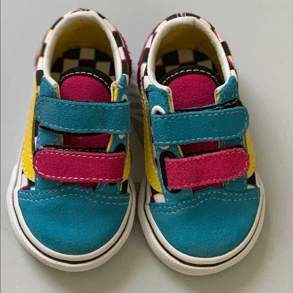 Infant vans with Velcro Straps